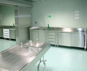 Stauraum-Schrank / Instrumenten / Krankenhaus / mit Stauraum