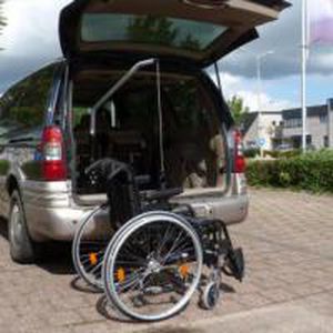 Hubarm für Rollstühle / für Autos / elektrisch / versenkbar / polmontiert