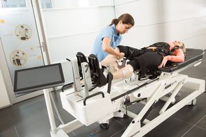 elektrisches Stehbrett / auf Rollen / höhenverstellbar / Therapie