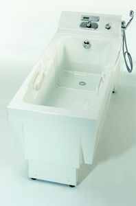 elektrische Pflegebadewanne / höhenverstellbar