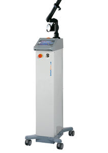 Laser für gynäkologische Chirurgie / für HNO-Chirurgie / CO2 / auf Wagen