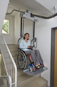 Treppenlift für Rollstuhl / deckenmontiert