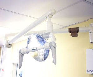 OP-Leuchte für Dentalbereich / Deckenanbringung / wandmontiert / LED