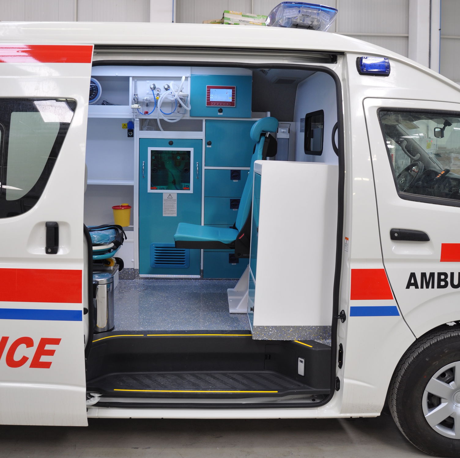 TransporterAmbulanz Toyota Amb11 AmbulanceMed Typ C / Typ B