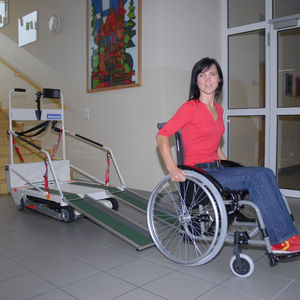 Treppenlift für Rollstühle 1