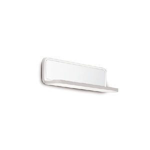 wandmontierte Regale