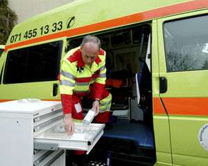 Schrank auf Rollen 1