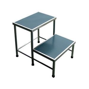 Stufentritt mit 2 Stufen