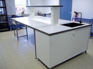 Arbeitsplatte für Labor / mit Waschbecken 1