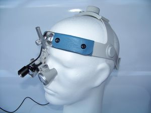 Dental-Stirnleuchte