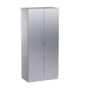 Schrank mit Tür