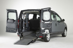 Fahrzeug für Personen mit eingeschränkter Mobilität / Kastenwagen