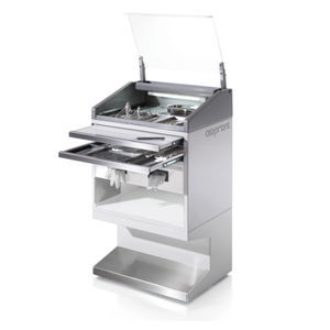 Vitrine für HNO-Instrumente