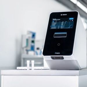 automatisiertes POC-Analysegerät 1