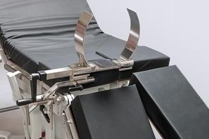 Beinhalter für OP-Tisch
