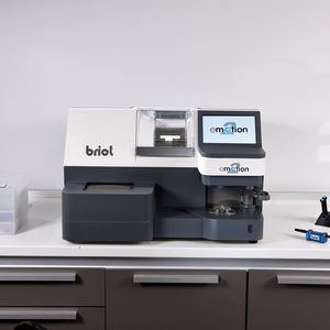 Facettiermaschine für optische Gläser