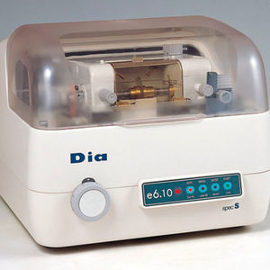Bearbeitung optischer Gläser / Facettiermaschine für optische Gläser 1