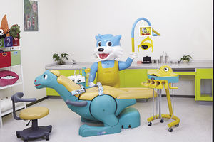Dentale Behandlungseinheit / mit Stuhl