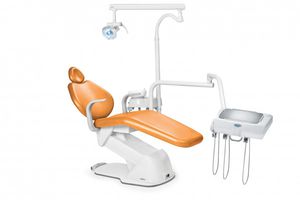 Dentale Behandlungseinheit / mit elektromechanischem Stuhl 1