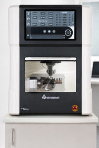CAD/CAM-Fräsmaschine 1