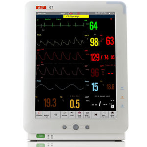 Patientenmonitor auf Wagen