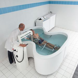 bodenstehender Rehabilitationsbadewanne