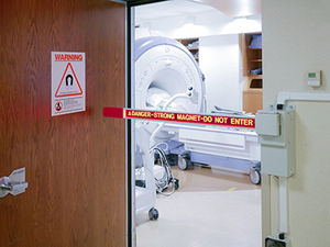 wandmontierter Metalldetektor für IRM