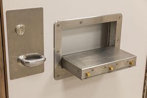 Transferschleuse mit Schiebetür