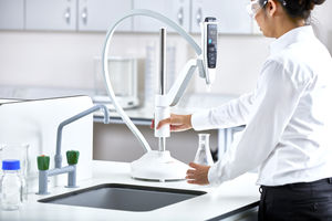 Labor-Wasserspender
