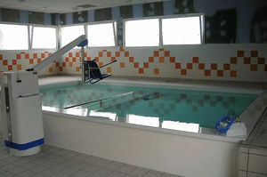 Schwimmbecken für Rehabilitation