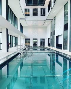 Schwimmbecken für Rehabilitation