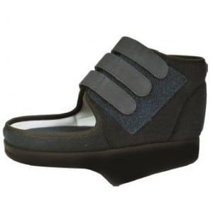 Postoperativer Schuh / halbfeste Sohle