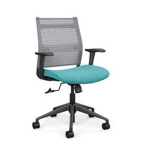 Bürostuhl mit Armlehnen