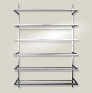 wandmontierte Regale