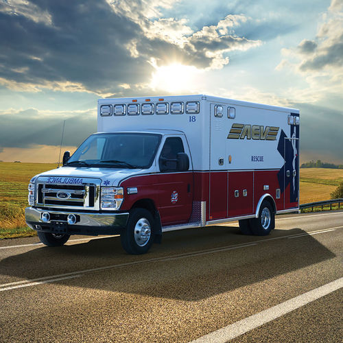 Rettungswagen mit Patientenraum - American Emergency Vehicles - Typ III / Gas
