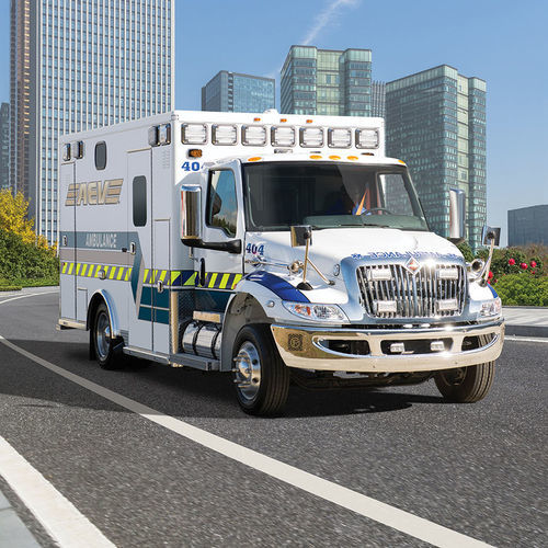 Rettungswagen mit Patientenraum - American Emergency Vehicles