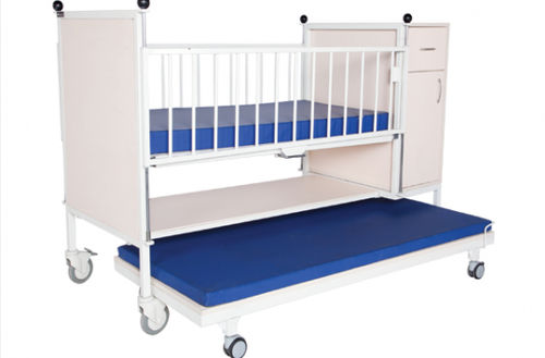 Krankenhausbett - PLUS CK-03 / PB-03 - Medikal 2000 - manuell / für Kinder / auf Rollen