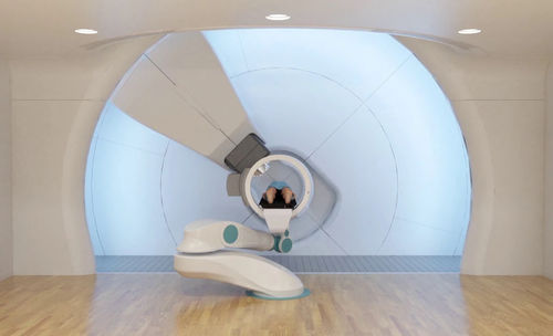 Zyklotron für Protonentherapie mit vollautomatisierter Positioniertisch - SC360 - Provision Healthcare - mit integriertem Röntgenscanner / mit integriertem PET-Scanner