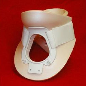Biegesteif-Zervikalstütze - L0172 - Tiburon Medical Enterprises - C4 / mit Tracheotomie / mit Kinnstütze
