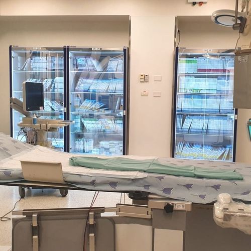 Versorgungsschrank - Ostling Inc./ ID Integration - für Krankenhaus / mit Regal / mit Schublade