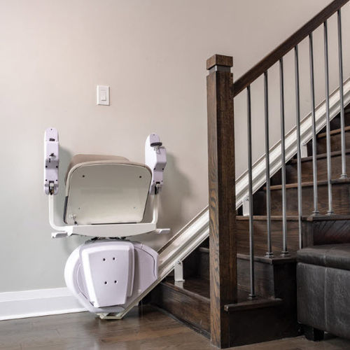 Treppenlift für gerade Treppen - K2 Plus  - Savaria - für Humanmedizin / schienenmontiert