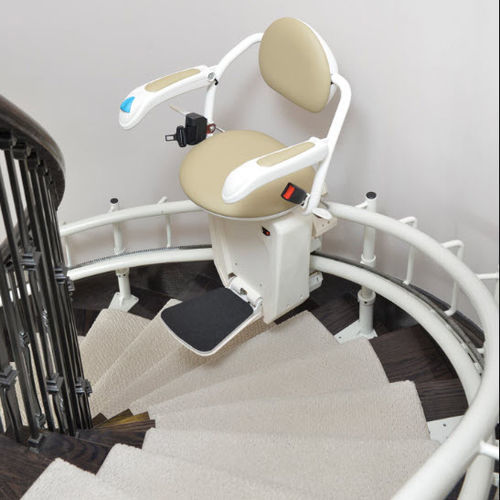 Treppenlift für Wendeltreppen - Stairfriend - Savaria - für Humanmedizin / schienenmontiert