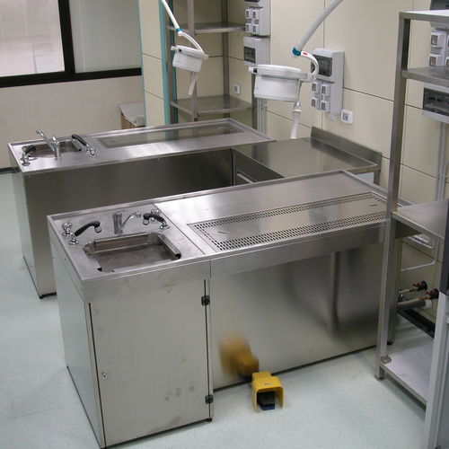 Labor-Arbeitsstation / Histopathologie - comfit s.r.l - bodenstehend / modular / mit Waschbecken