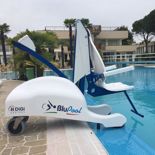 Batteriebetriebener Patientenlifter - BluPool - DiGi Project - auf Rollen / für Pool / Hub