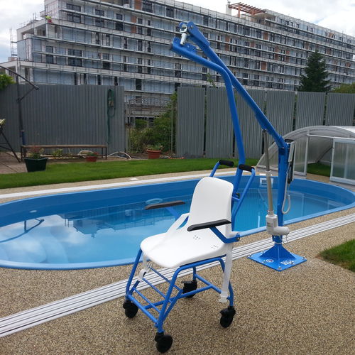Elektrischer Patientenlifter - F145 - DiGi Project - auf Rollen / für Pool / Hub