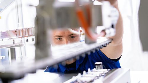 Automatisches Verpackungssystem - Körber Pharma - bodenstehend / modular / für Förderbänder