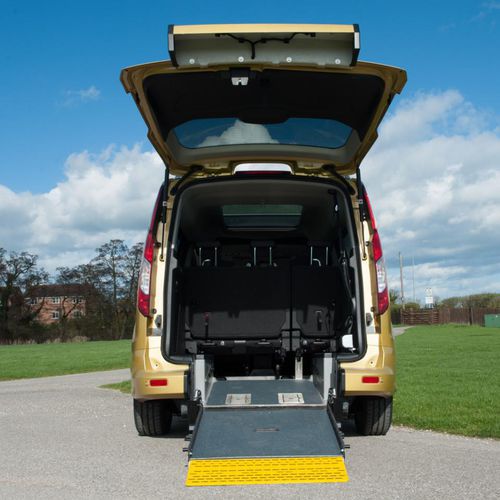 Fahrzeug für Personen mit eingeschränkter Mobilität / Großraumlimousine - Ford Tourneo - API DE - rückwärtiger Eingang