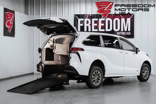 SUV Fahrzeug für Personen mit eingeschränkter Mobilität - 28178 - Freedom Motors USA - Benzin / elektrisch / hybrid