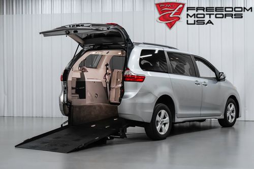 Fahrzeug für Personen mit eingeschränkter Mobilität / Großraumlimousine - 28621 - Freedom Motors USA - rückwärtiger Eingang