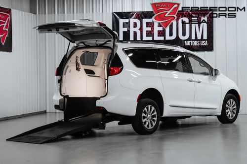 Fahrzeug für Personen mit eingeschränkter Mobilität / Großraumlimousine - 27962 - Freedom Motors USA - rückwärtiger Eingang